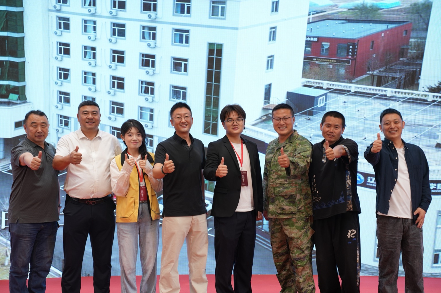 新农人路演活动参与者合影